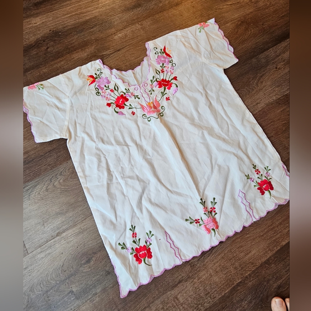 Vintage embroidered floral white peasant top traditional Mexican blouse - Picture 2 of 10